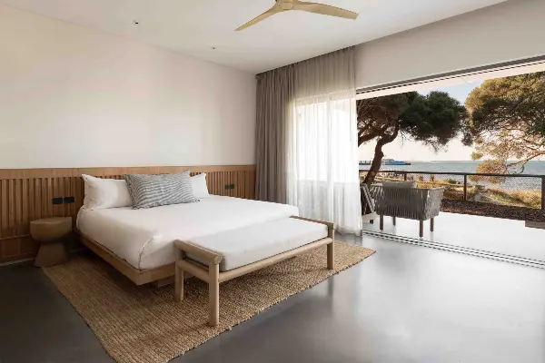Samphire beachfront room.