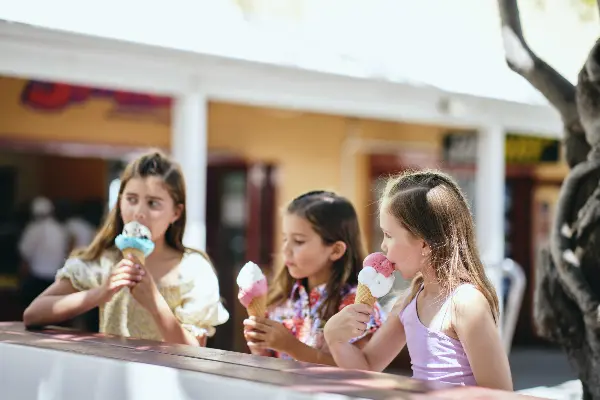Kids enjoying Simmos Rottnest ice-creams in the mall